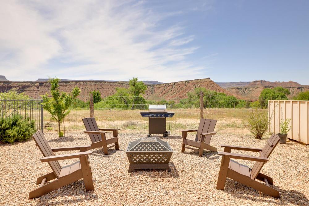 Hot Tub and Views! Modern Home 15 Mi to Zion NP